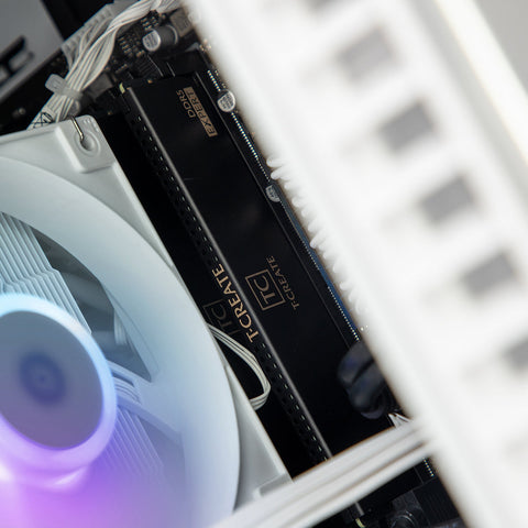 Obelisk LUX RTX 5090 Ryzen 9 9950X Gaming PC